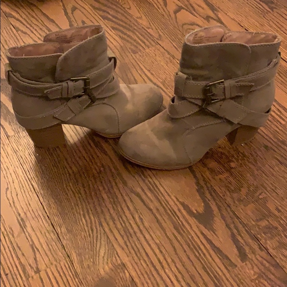 American Eagle Booties